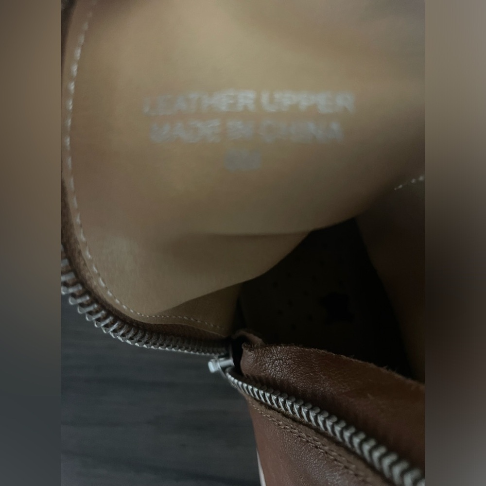 🍂 J Slides Brown and White Shoes - Picture 2 of 9